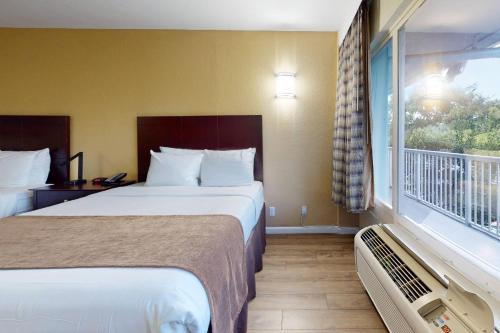 Rodeway Inn & Suites Fort Lauderdale Airport & Cruise Port - image 12