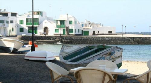 Absolute Beachfront House II - image 2