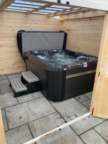 Detached house Bournemouth - SPA, parking, garden – khách sạn tại Phường Queen's Park
