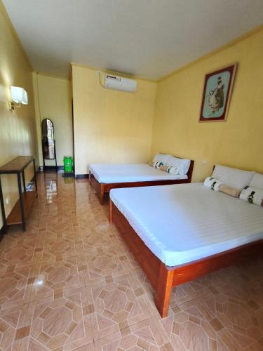 CocoVille Guesthouse Room for 4 - Cebu