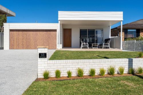 Myuna - beachfront pet-friendly coastal escape