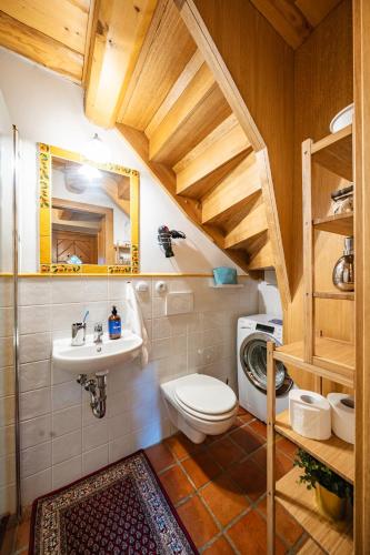 Prague Days - Cozy House near Prague Castle with Desk and Balcony - main image