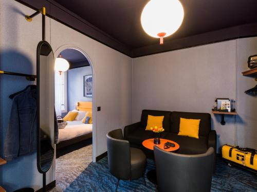 room detail thumbnail 1