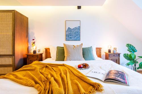 Prague Days - Two Bedroom Riverside Apartment with Gramophone - image 3