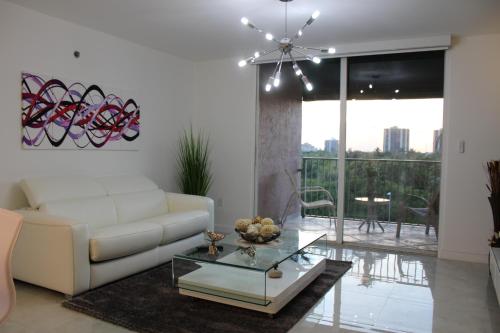Yacht Club at Aventura Luxurious 1 Bed 1 Bath in Aventura, USA