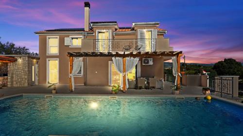 Swimming pool, Villa Pleter by Villas Guide in Otavice