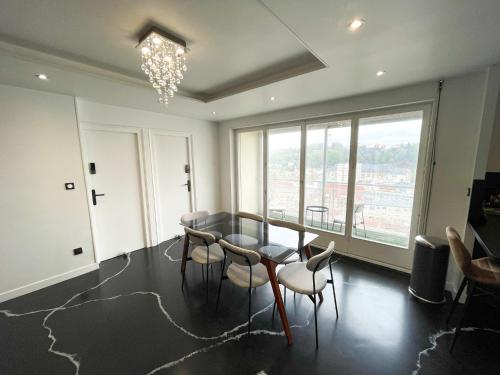 Atypaluxe Appartement 3 chambres in 埃皮納勒鎮中心