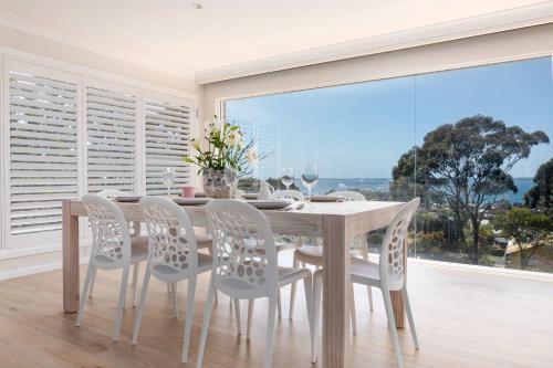 Bay View 6 - 3BR Vincentia home with water views