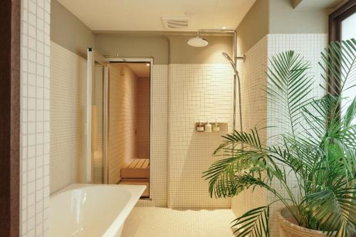 room detail thumbnail 2