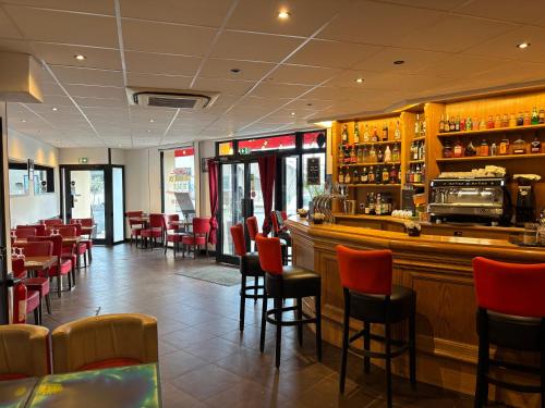 Le Grand Café (Le Grand Cafe) in Шатилон
