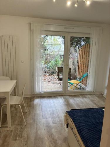 Charming Studio with mini garden – khách sạn tại Robertsau