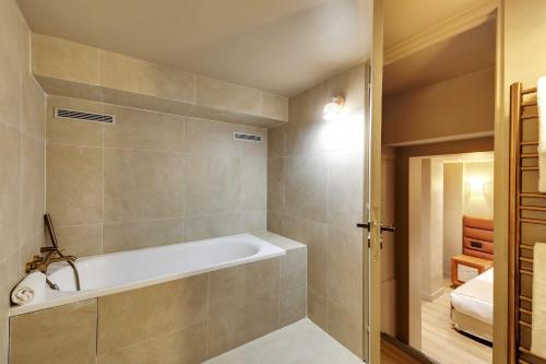 Elegant Home - 5BD/12P - Heart of 'Le Marais' - image 9