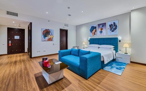 room detail thumbnail 1