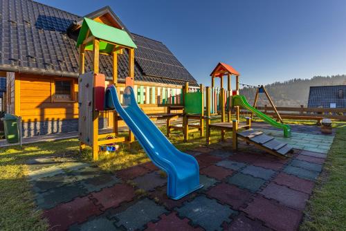 3 bedrooms, 6 beds