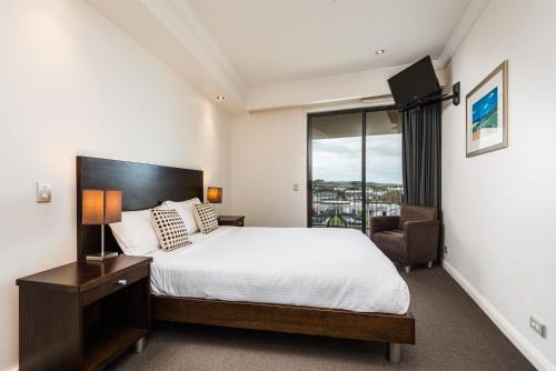 The Esplanade Resort And Spa Esplanade Resort And Spa is a popular choice amongst travelers in Lakes Entrance, whether exploring or just passing through. The property offers a wide range of amenities and perks to ensure you have 