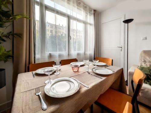 Appartement proche Paris, parking, centre-ville in Шатільйон