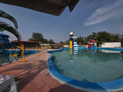 Peldbaseins, Shyam Resort in Kandva