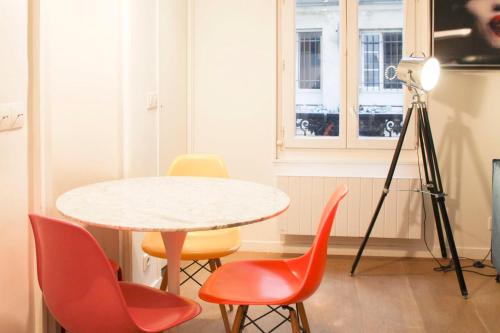 Bright and central studio for 4 in Paris - image 4