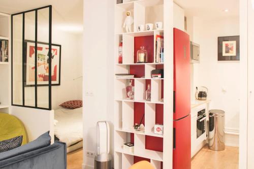 Bright and central studio for 4 in Paris - image 8