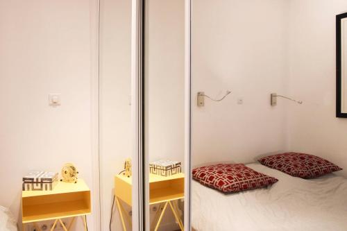Bright and central studio for 4 in Paris - image 3