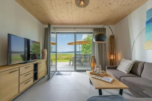 Ferienhaus am See LEE - Vogteihof am Bodden in Bergen auf Rügen, Deutschland