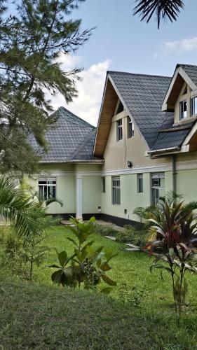 Viesnīcas āriene, Ado Hotel in Busia
