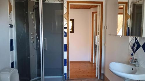 Bilik Mandi, Villavilla 78 - Öland, Sverige (Villavilla 78 - Oland, Sverige) in Kopingsvik