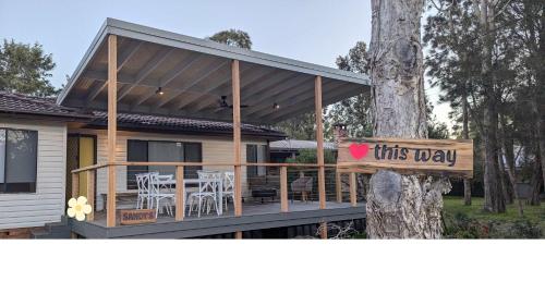 Sandy's Beach Shack at Bawley – khách sạn tại Lake Tabourie