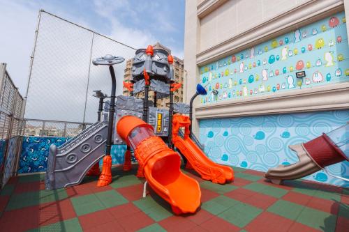Playground, Royal Gold Hotel in Fongshan District
