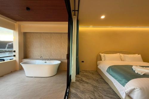 room detail thumbnail 1
