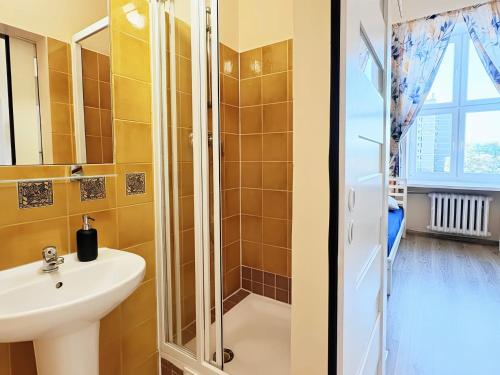 Hostel Oliwka - Metro Świętokrzyska Room Type - Deluxe Double Room