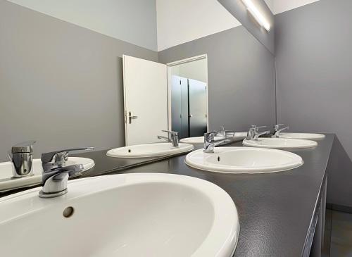 Hostel Oliwka - Metro Świętokrzyska – Warsaw, VT