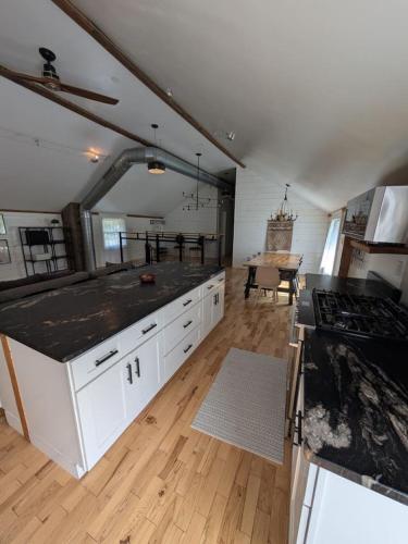 Hay Loft in Historic Barn - 4 Minutes to Legoland in 戈申