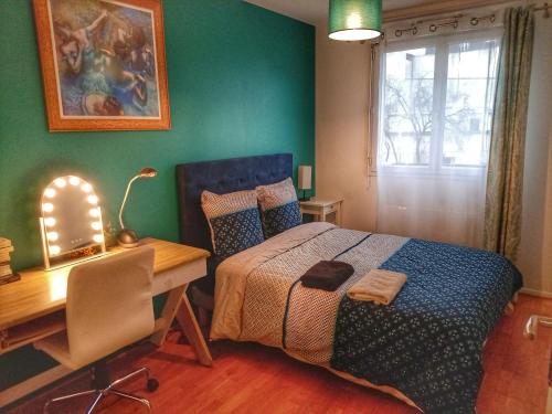 Spacieux et calme, style parisien, toutes commodites, ideal pour un sejour authentique