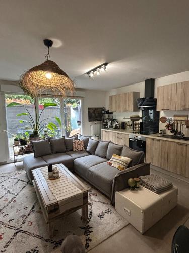 Beautiful apartment with large terrace - Location saisonnière - Vénissieux