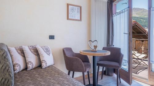 Hotel Crosal - image 13