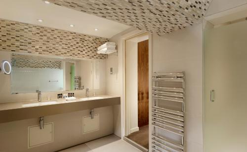 Norfolk Towers Paddington - image 7