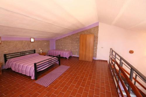 2 bedrooms, 5 beds