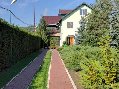 Ieeja, Casa cu pauni in Argeşelu