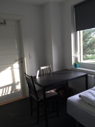 Close But Quiet - image 8