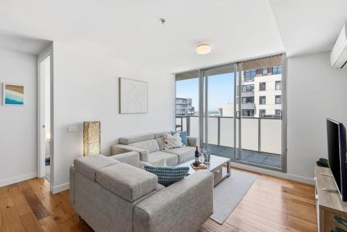 Port Melbourne 2BR Apt Coastal Views Walk to Beach – khách sạn tại South Melbourne