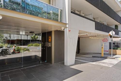 Port Melbourne 2BR Apt Coastal Views Walk to Beach in South Melbourne