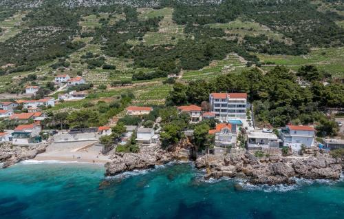 1 Bedroom Gorgeous Apartment In Potomje - Location saisonnière - Potomje