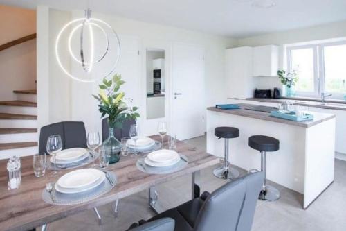 Exklusives Ferienhaus Finja mit Sauna, Garten & offener Wohnküche in Burhave, Deutschland