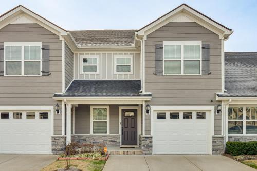 Quiet & Comfy Spring Hill Townhome w/ WFH Setup in Springhila (TN)