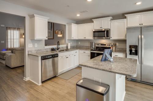 Quiet & Comfy Spring Hill Townhome w/ WFH Setup in Springhila (TN)