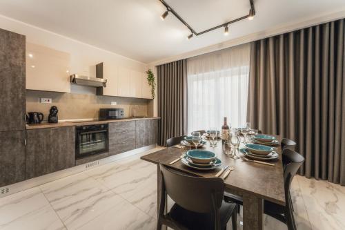 NEW - Only Suites apt3 Modern 2-Bedroom apartment with common heated Jacuzzi by SF Homes - Location saisonnière - San Ġiljan