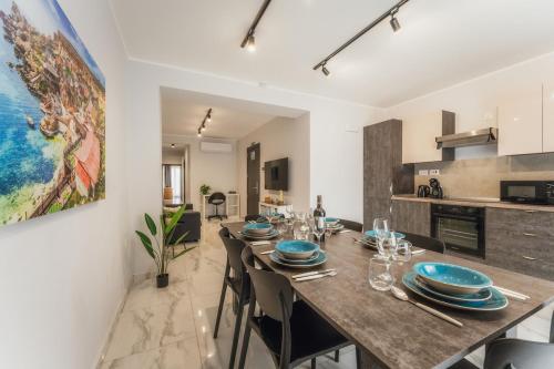 NEW - Only Suites apt 4 Modern 2-Bedroom apartment with common heated Jacuzzi by SF Homes - Location saisonnière - San Ġiljan