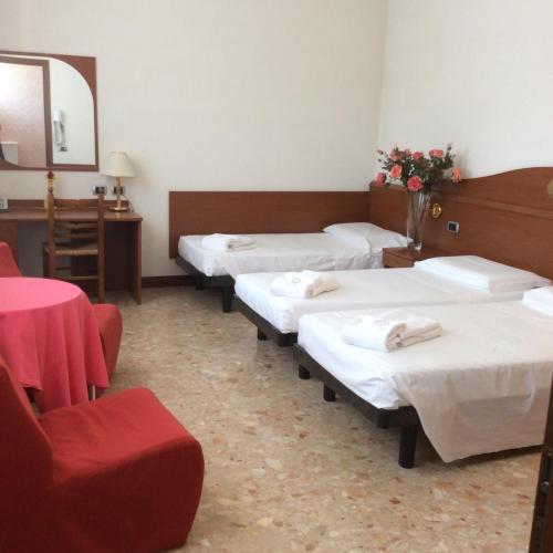 Hotel Pizzeria Ristorante "Al Leone" Room Type - Triple Room