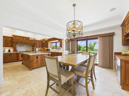 Luxurious Villa Duplex in Quiet East End in Santa Cruz